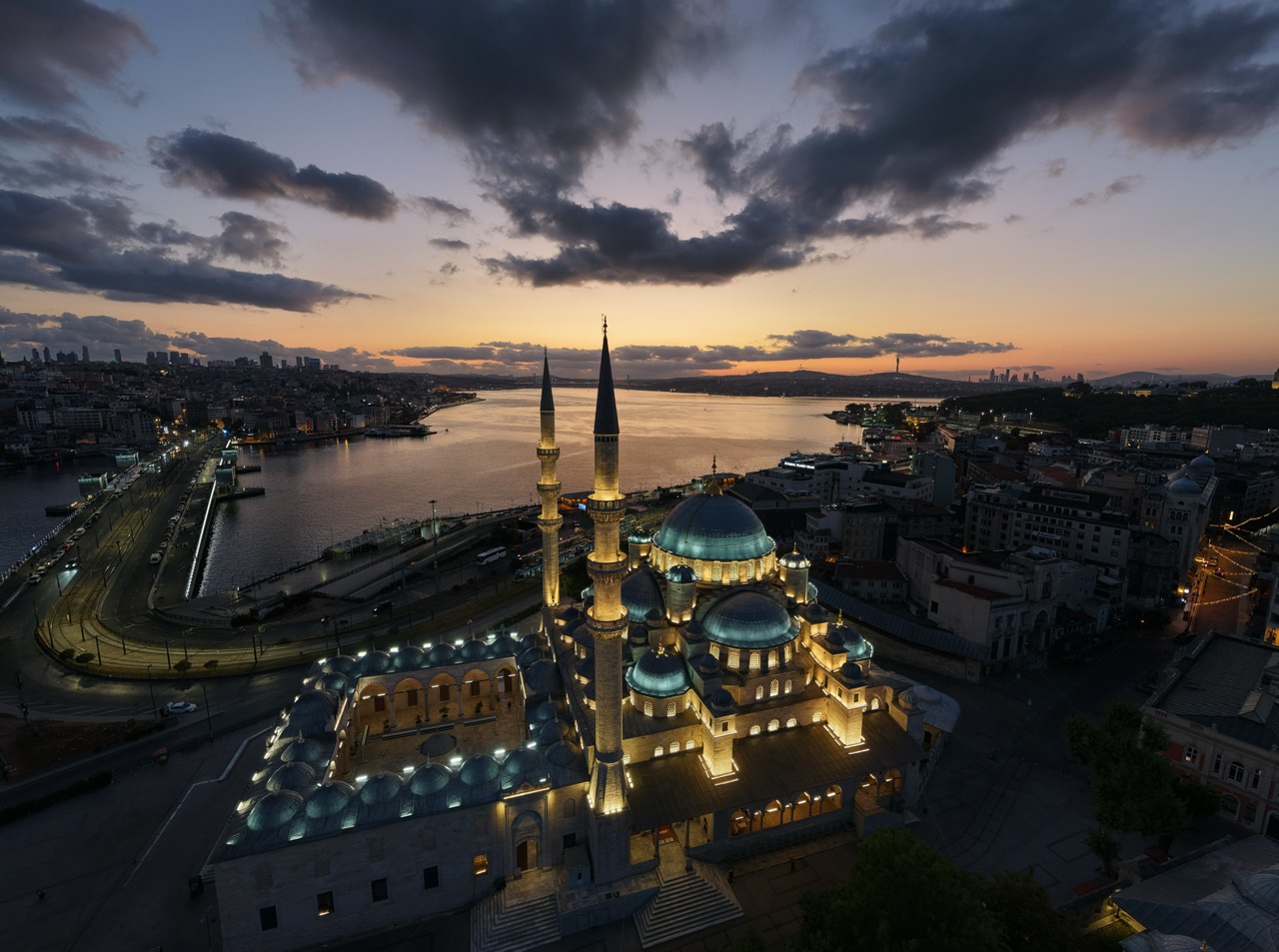 Haliç’te akşam — İstanbul hava fotoğrafı
