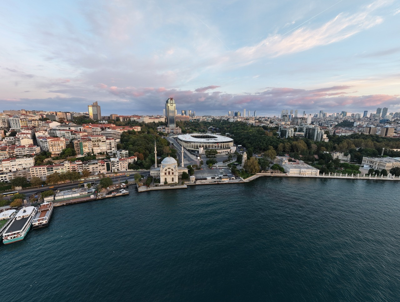 Boğaz kıyısında — İstanbul hava fotoğrafı