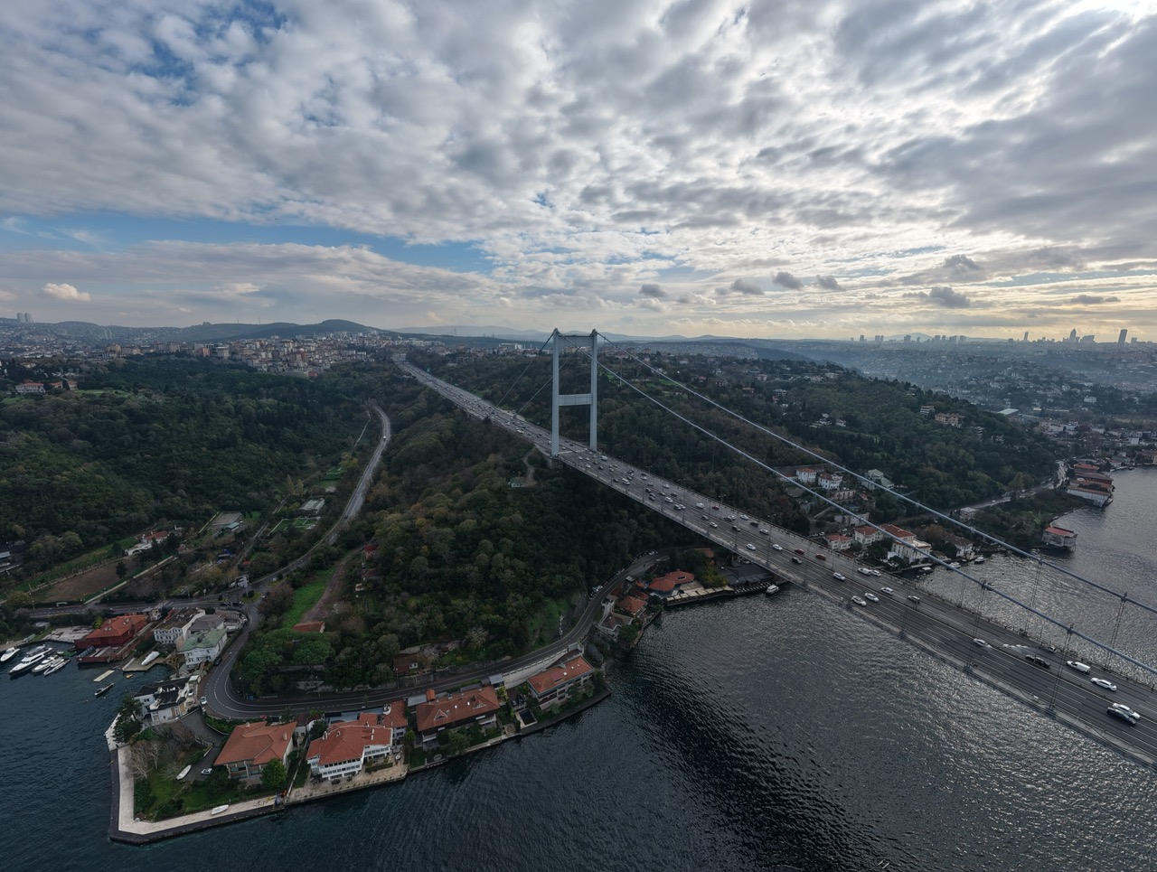 İki kıyı arasında — İstanbul hava fotoğrafı